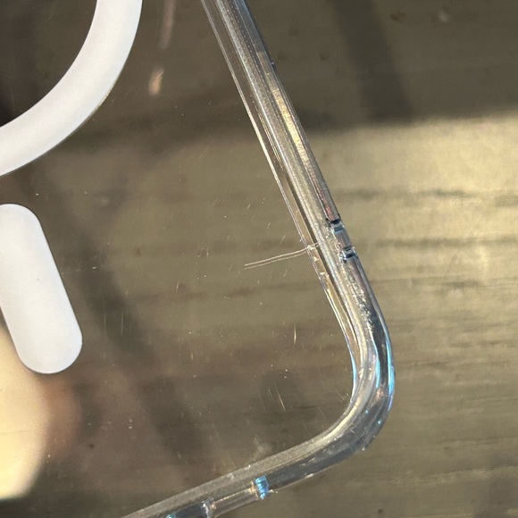 ESR Clear iPhone 14 Pro Case - Compatible with MagSafe - Picture 12 of 15